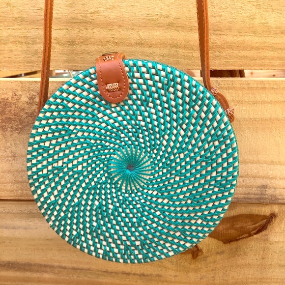 Boho Beach Hand-Woven Circular Purse - Picture 1 of 3